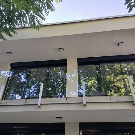 Fenyvesliget V Διαμέρισμα *